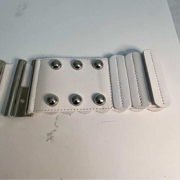 White elastic 3 inch wide belt with chrome buckle and accents - Picture 2 of 8